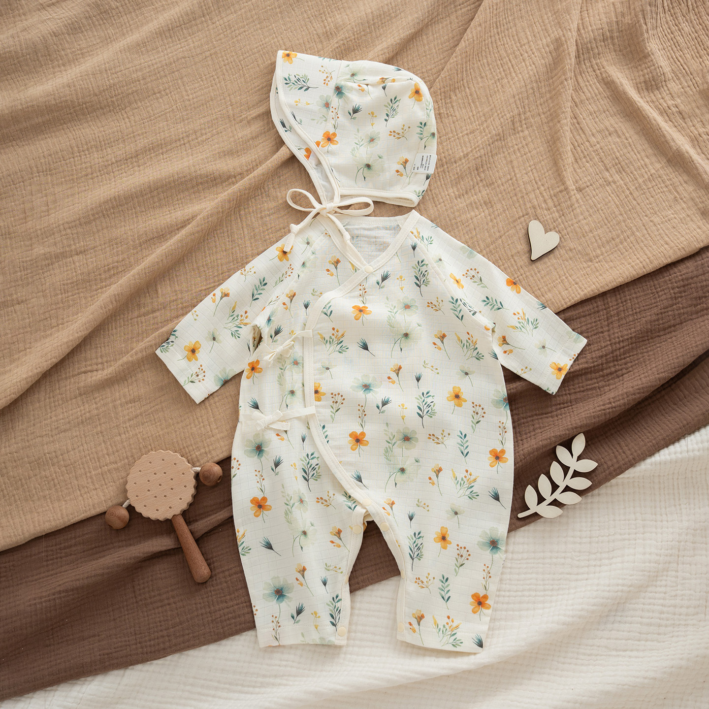 Bamboo fiber floral bodysuit + hat