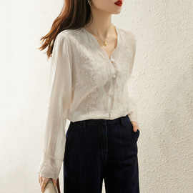 衬衫女设计感时尚白衬衣春季2021新款v领复古棉麻内搭外穿上衣女