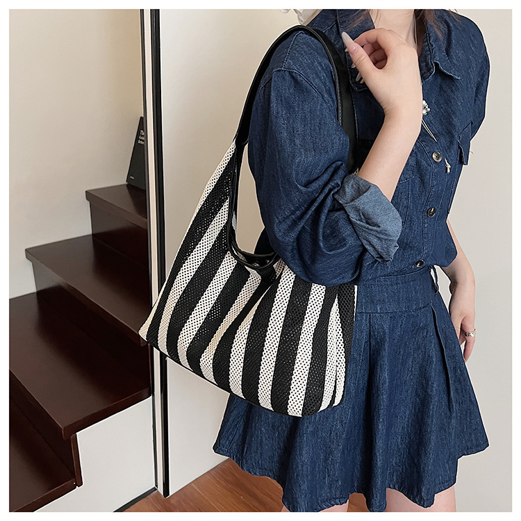 Korean summer new striped woven bag, casual vacation and laid-back style tote bag, hand and shoulder commuter tote bag undefined