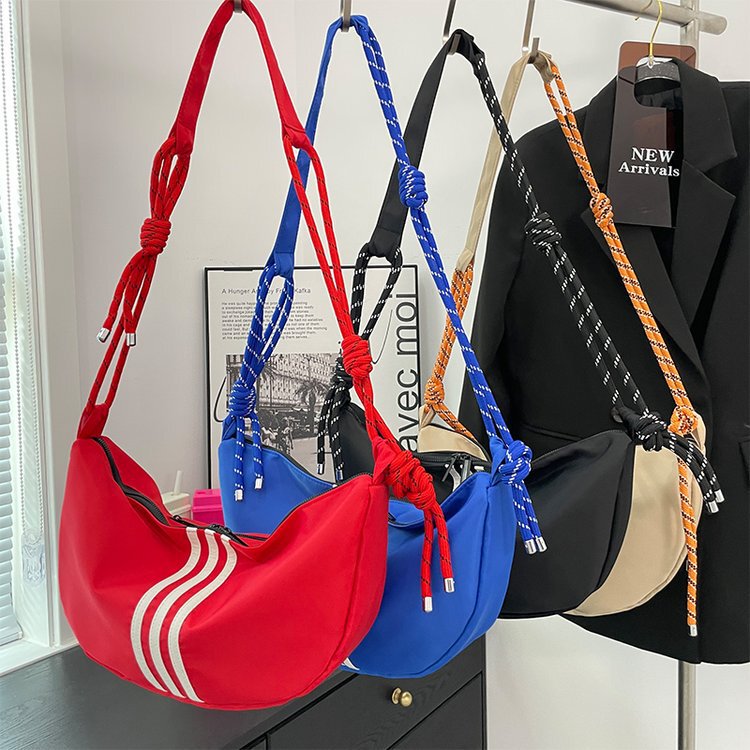 New spring and summer waterproof dumpling bag outdoor travel Women's shoulder bag casual simple oxford cloth portable messenger bag New spring and summer waterproof dumpling bag outdoor travel Women's shoulder bag casual simple oxford cloth portable messenger bag