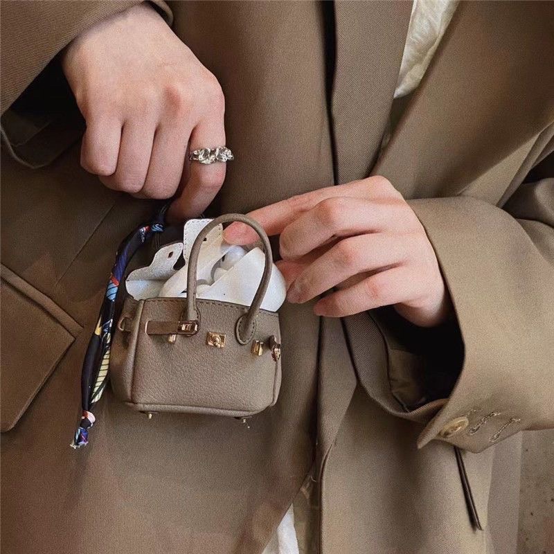 Small platinum high-end shoulder bag
