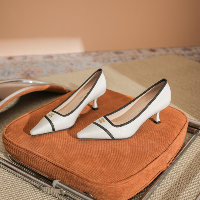 532-6 플랫 레트로 프렌치 하이힐 여성 하이 엔드 센스 블랙 기질 여성 신발 새로운 스타일 샤넬 스타일 신발