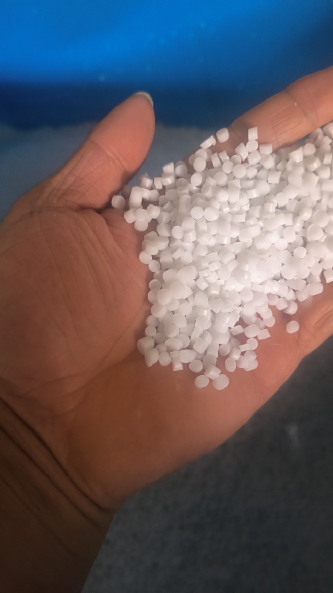 TPE粒子生产厂家欧盟环保挤出注塑本白色颗粒35A40A55A
