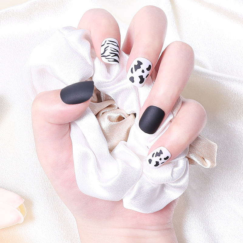 Cute cartoon frosted pure black short zebra pattern wear nail fake nail nail nail patch Jelly Glue batch