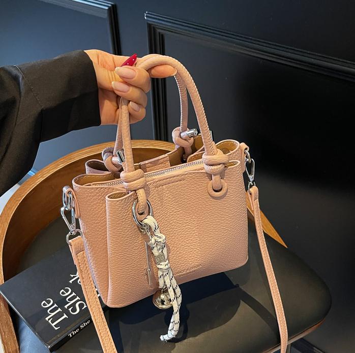 Simple bolso de cubo de mano extranjero 2025 nuevo bolso de mujer, bolso de hombro casual, sensación de alto nivel, bolso de mochila super caliente