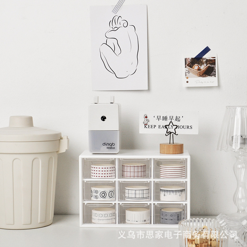 El dormitorio de nueve Palacios de la Universidad es a prueba de polvo y el pequeño cajón de joyas de nueve Palacios contiene cajas, escritorios y joyas del dormitorio.