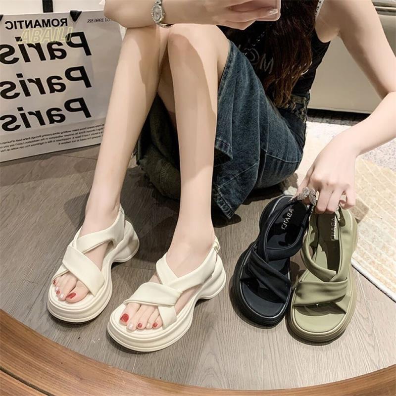Sandalias de cuero suave para mujeres 2023 verano nuevo muffin con suela gruesa zapatos de playa pequeños zapatos de alta calidad zapatos romanos