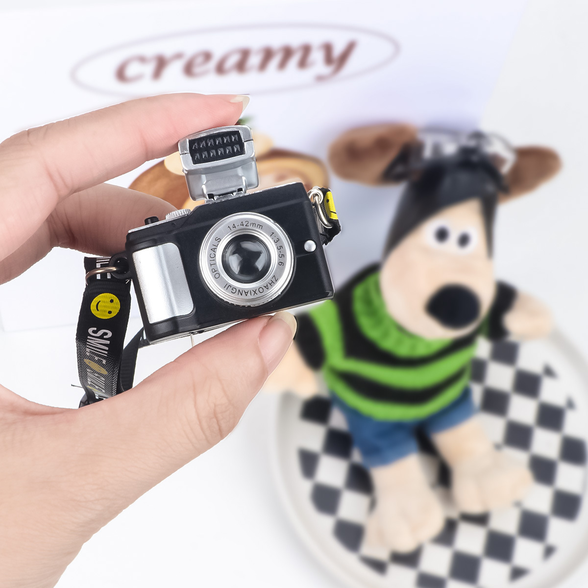 Daisy Small Camera Led Light Sound Emitting Keychain Camera Necklace Pendant Creative Gift Key Ring