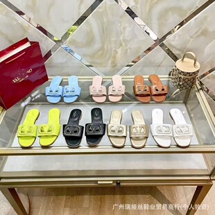 ���QV����Ь��ɫ��Ƥ�U��һ����Ůʿ�⴩��Ь�S�����l؛Դ������
