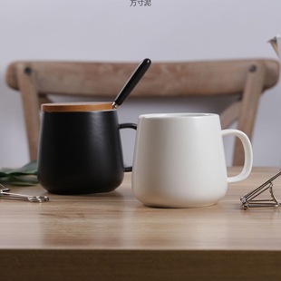 Ceramic cup cup couple cup matte simple black and white with lid with spoon with gift box source factory a wholesale
