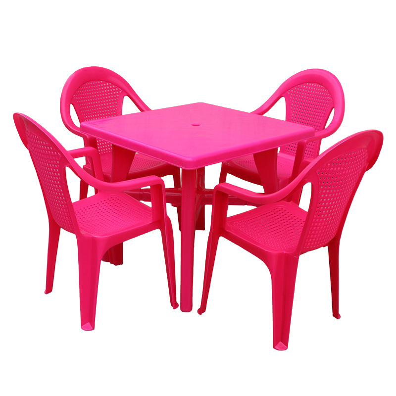 Mesas de plástico, sillas, taburetes de plástico y mesas de plástico