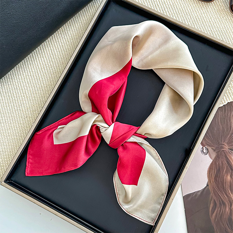 Bufanda de seda, bufanda cuadrada pequeña, sensación de alta gama, nuevo bolso de todo fósforo, pañuelo en la cabeza, cinturón para el cabello con camisa, bufanda decorativa, chal pequeño