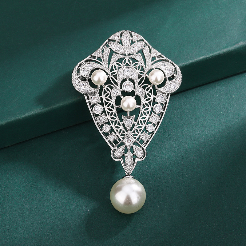 Übergroßes Emaille-Blumenarmband für Damen (Frühling 2026), auffälliges 3D-Blumenarmband, farbenfroher, glänzender Emaille-Schmuck mit Blütenblättern, Boho-Vintage-Stil, klobig_voghion.com