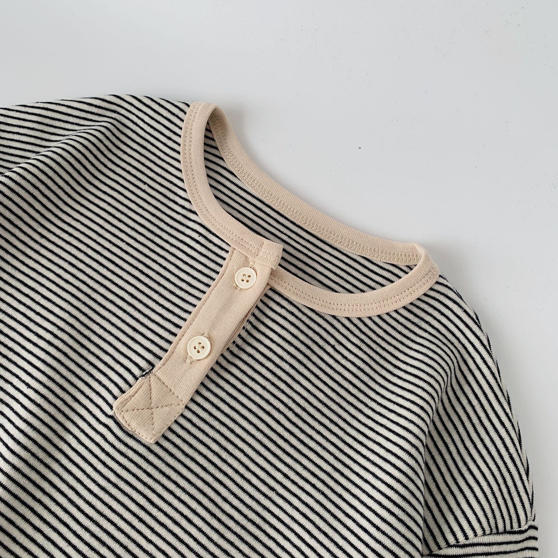 Camiseta casual para niños personalizada para niños Camiseta dividida a rayas Ropa transfronteriza para niños Tops simples Suave y cómodo