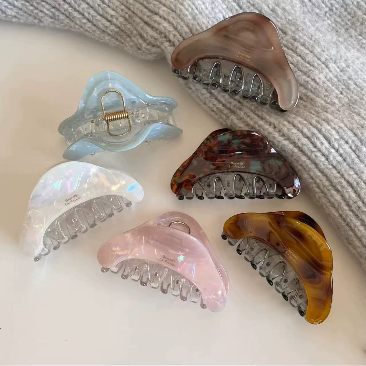 Early Autumn Retro Color-Blocking Fashionable Hair Clip for Women, Versatile Style for Updo at the Back of the Head, High-Quality Shark Clip Hair Accessory