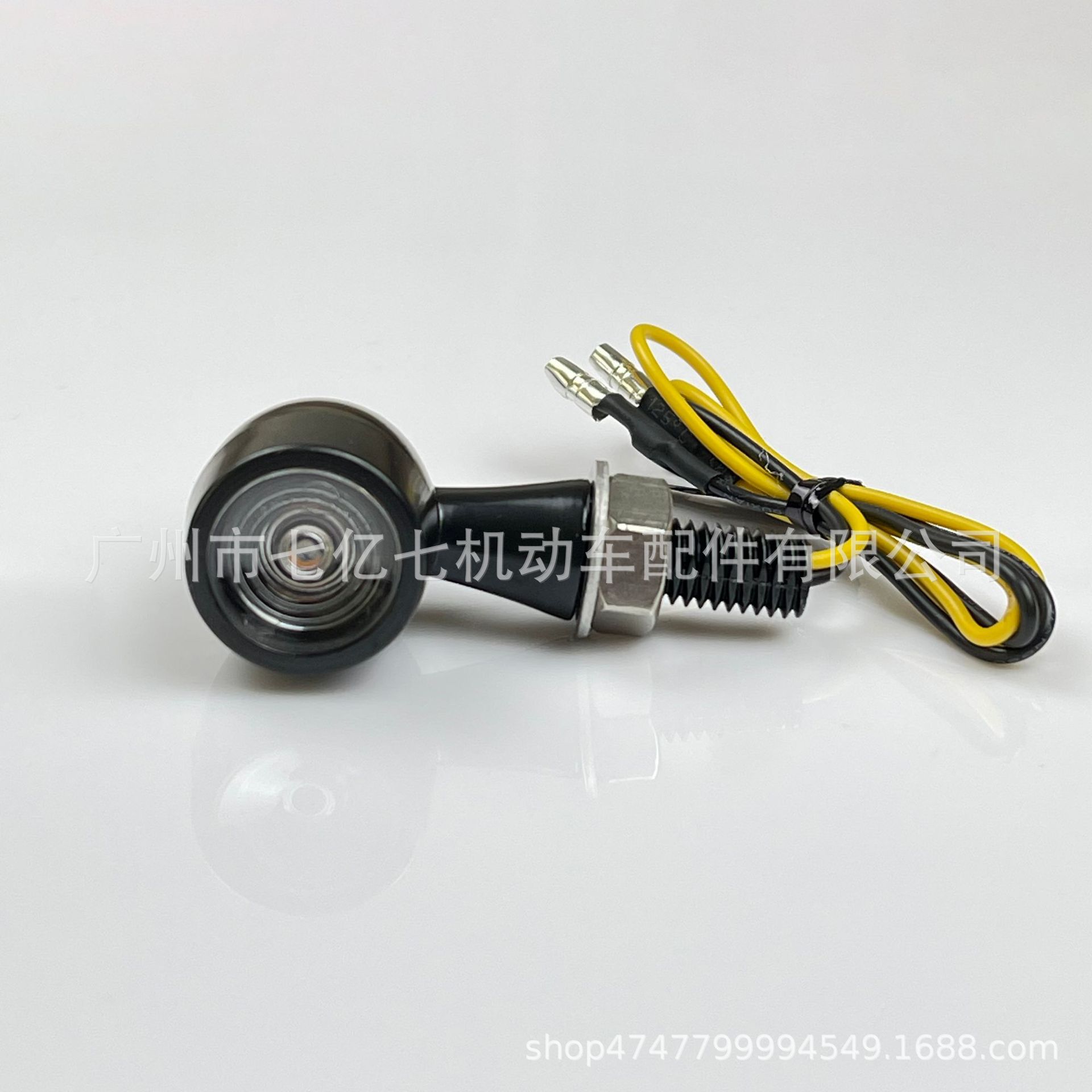 하나의 검은 껍질 투명 커버