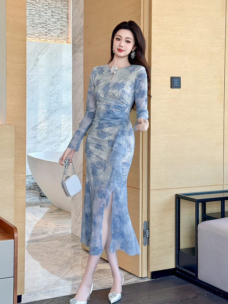 Đầm ôm body nữ cổ tròn họa tiết nhung, tay bèo viền lưới — Màu xanh da trời