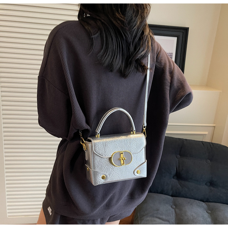 This year, the trendy square box bag for women in 2025 is a new, fashionable, versatile and high-quality single-shoulder crossbody bag undefined