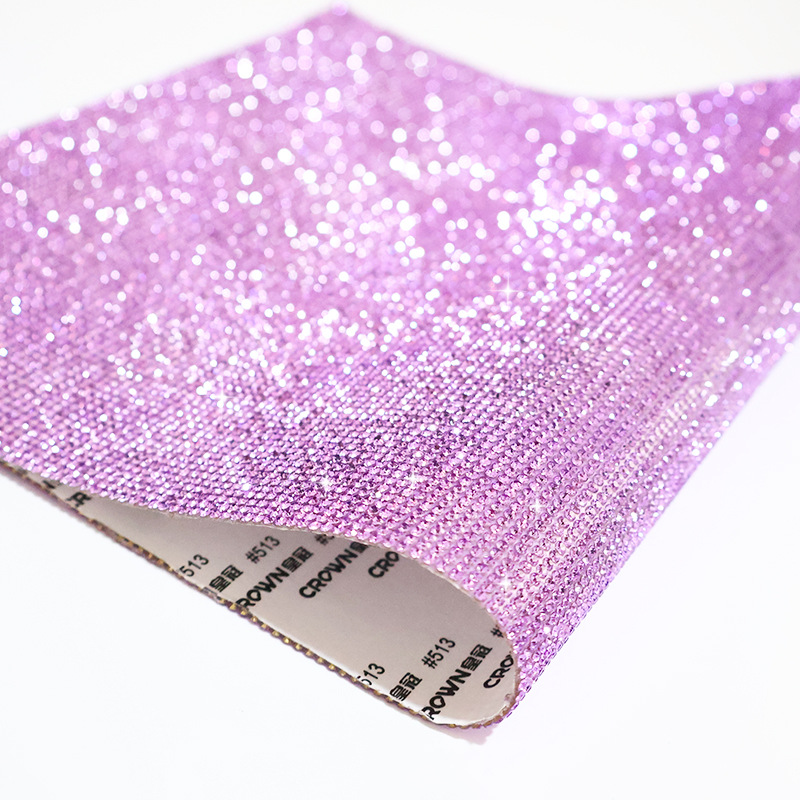 Los fabricantes venden al por mayor agua de vidrio, pegatinas de diamantes, adhesivos, taladros en caliente, piezas de diamantes decorativas para automóviles autoadhesivas, accesorios de joyería de bricolaje, taladros