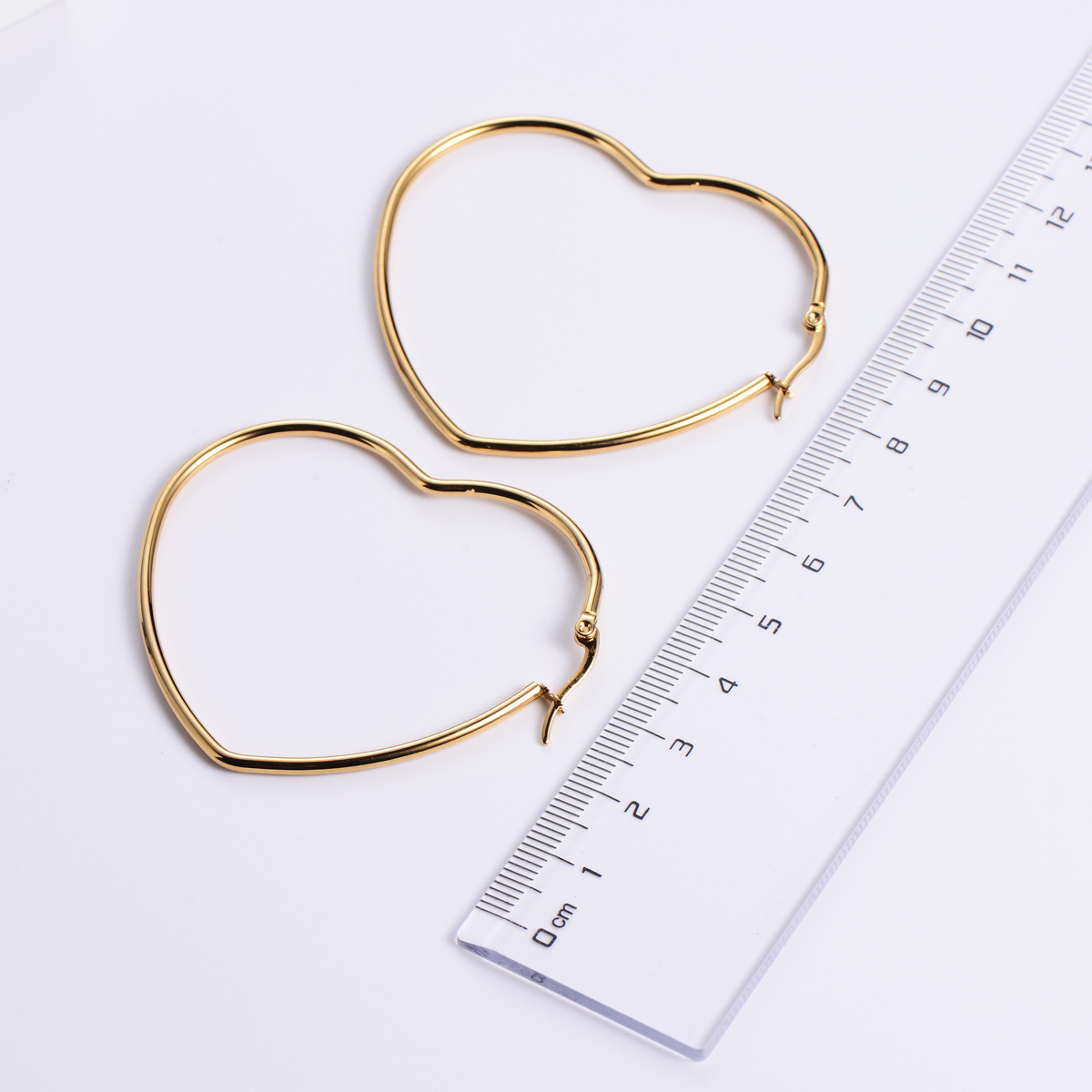 Daily Occasion 304 Stainless Steel Material Heart Shape Pattern 1 Pair Fashion Heart Shape Plating Titanium Steel Hoop Earrings