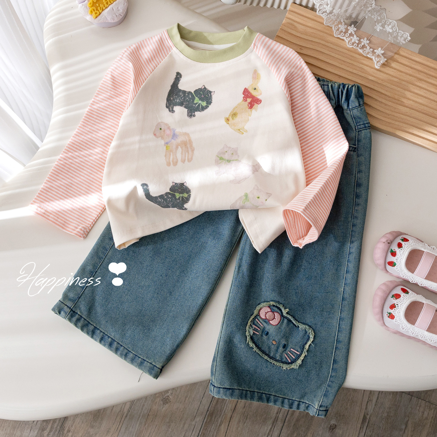 Girls' spring new long-sleeved T-shirt Korean version cartoon printed vague shoulder sleeve contrast color base shirt baby spring and autumn top