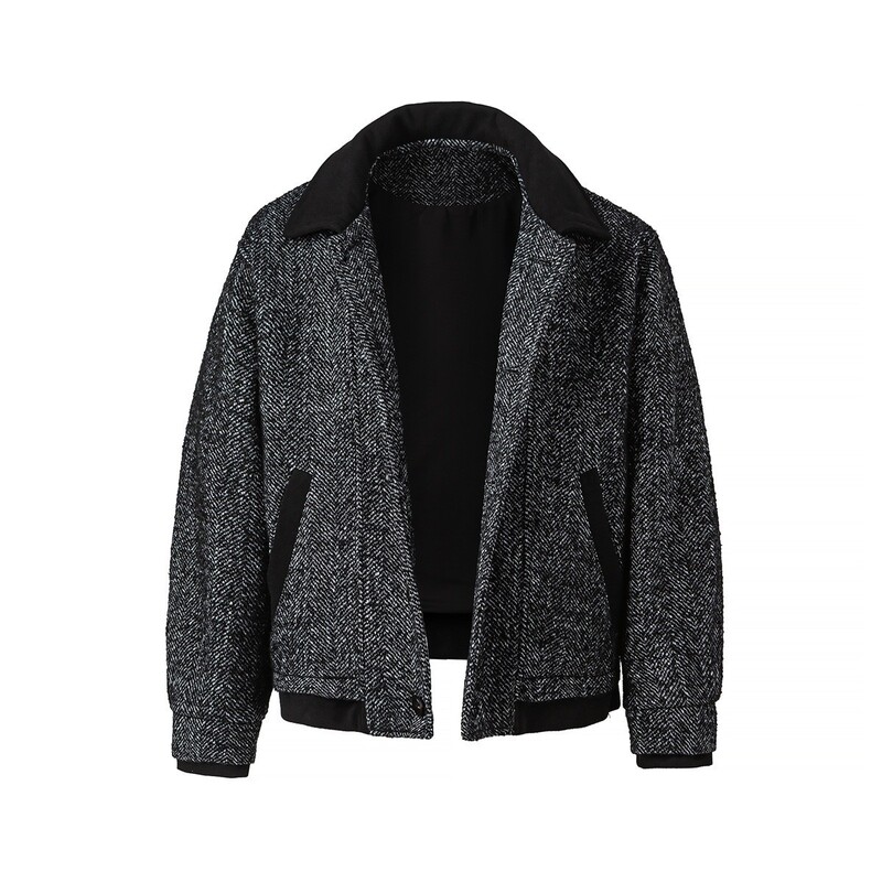 Men's wool-blend tweed jacket with a herringbone pattern, a classic collar, a retro boxy fit, and a short, wide, casual style