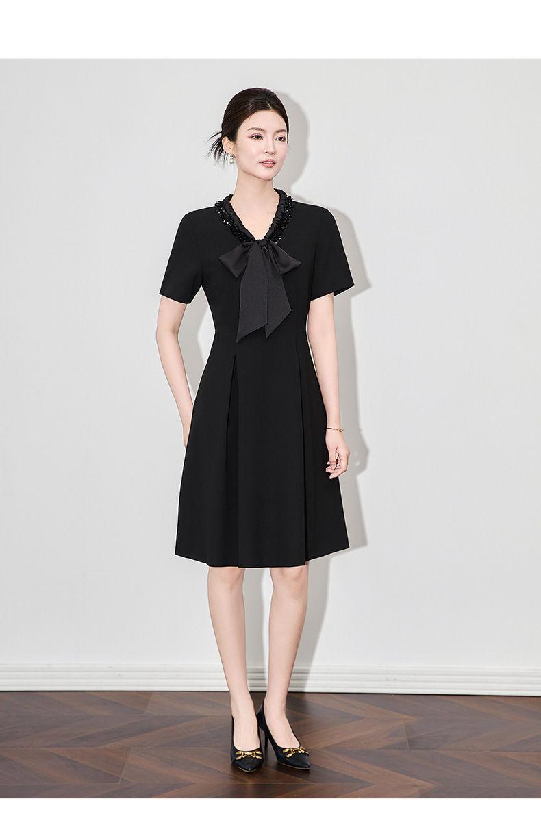Đầm liền nữ cổ chữ V xếp ly tay lỡ, chất liệu sequin lấp lánh kiểu dáng quý bà — Màu xanh lam nhạt chi tiết 14