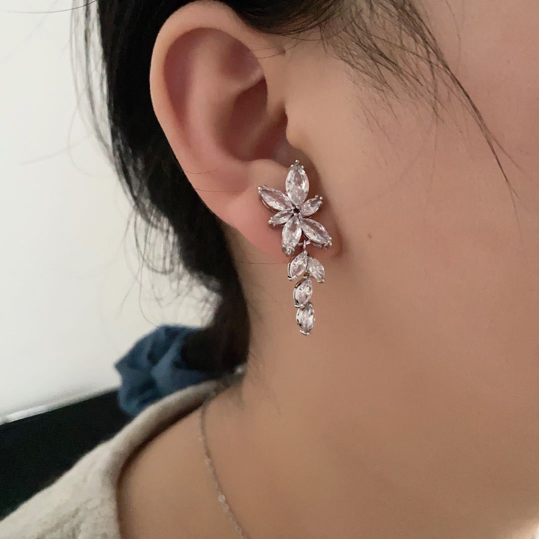 10g Weight Copper Ear Needle Material Zircon Inlay Material Drop Earrings Classification 1 Pair Quantity 1 Pair Elegant Simple Style Streetwear Leaf Inlay Copper Zircon Drop Earrings