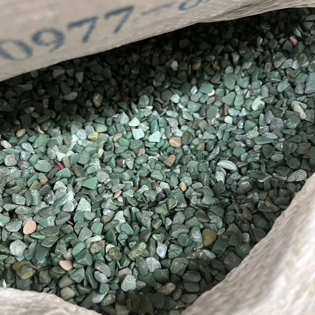 绿沸石厂家饲料级沸石粉吸氨除氮水滤料斜发沸石水产养殖沸石颗粒
