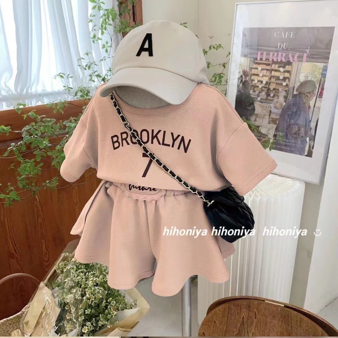 女の子の夏のスーツ2024の新しい女の子の韓国版の流行の洋気の純綿の半袖のtシャツの半ズボンの2つのセット