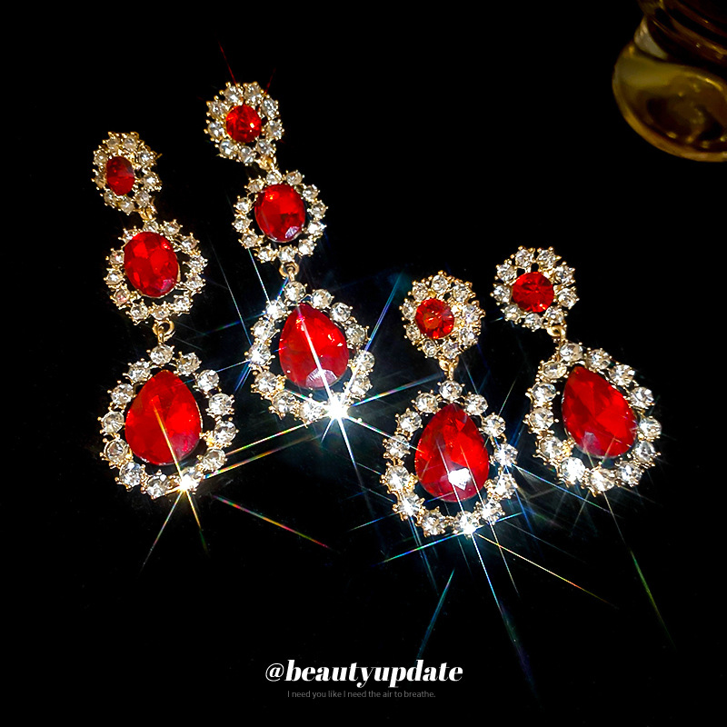 Pendientes de gota de agua de flores de diamantes de aguja de plata Pendientes de temperamento de nicho retro femenino Pendientes de personalidad de moda Lujo ligero Sentido de alta gama