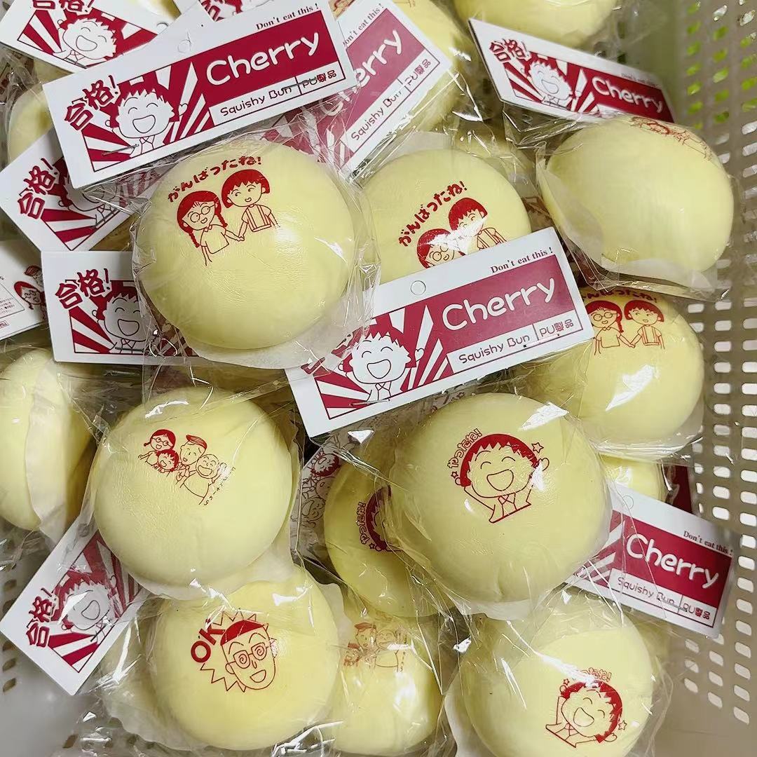 느린 리바운드의 젖은 부드러운 체리 빵 무작위 1개