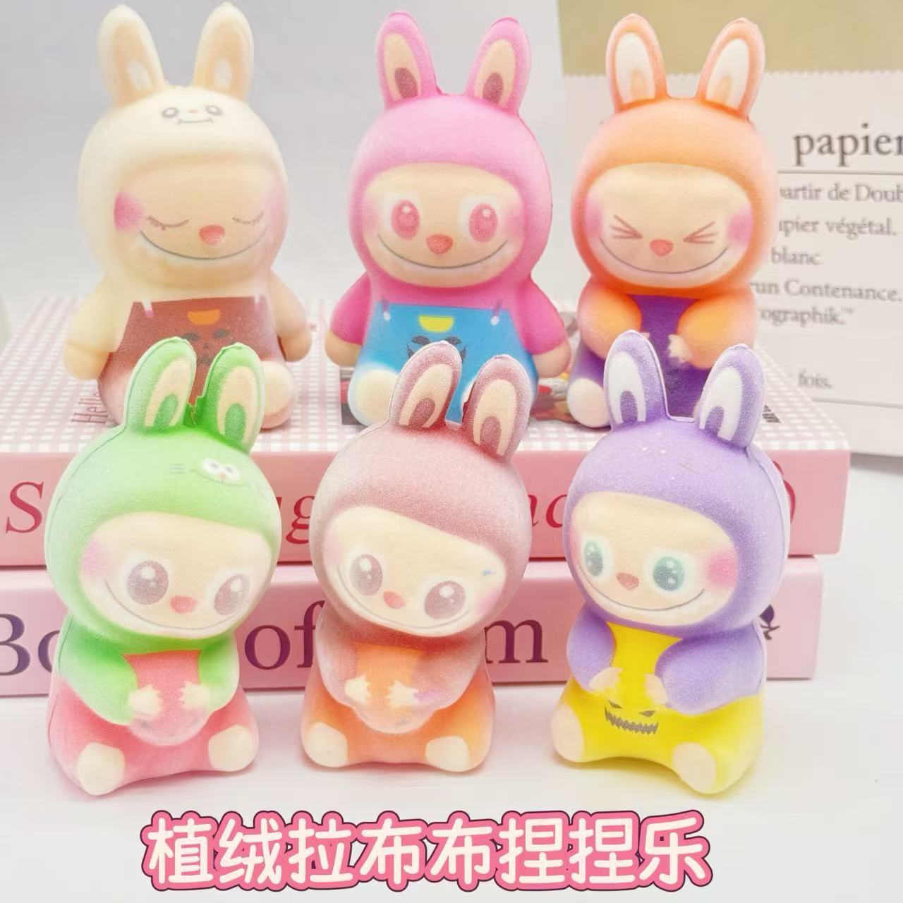 Labubu rabu flocado pellizcar música para descomprimir nuevos juguetes transfronterizos caja ciega colgante de muñeca macaron de tercera generación