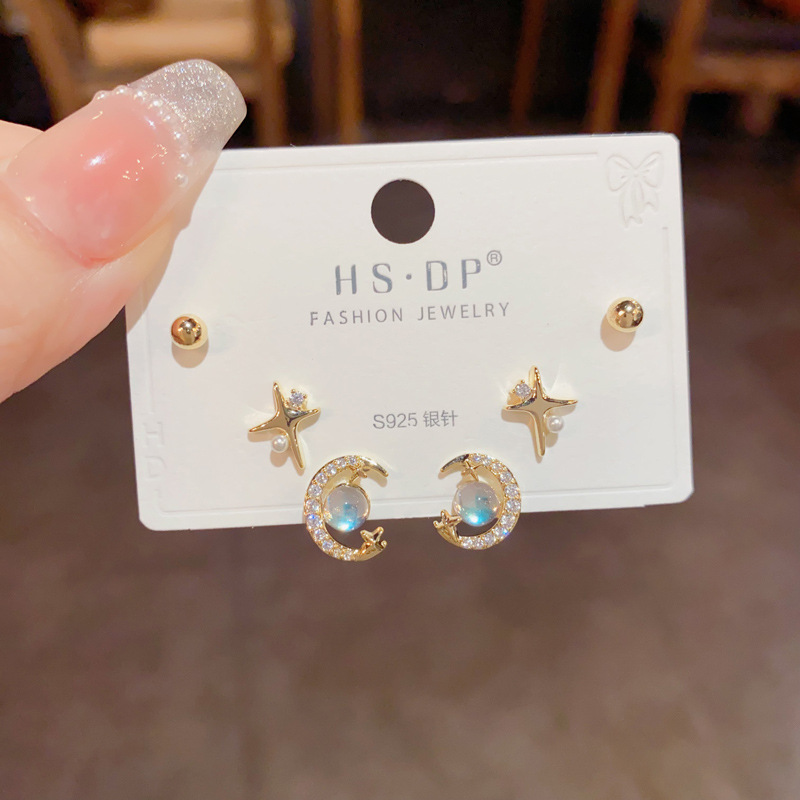 S925 aguja de plata micro incrustaciones de circón pendientes cortos pendientes de pelo corto japonés y coreano elegante todo-fósforo simple conjunto de tres piezas pendientes para las mujeres