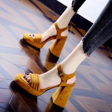 �͹Žq�泬�߸�ЬŮ2025���ļ�һ�ֿێ���ˮ̨¶ֺ�ָ���Ь620-1