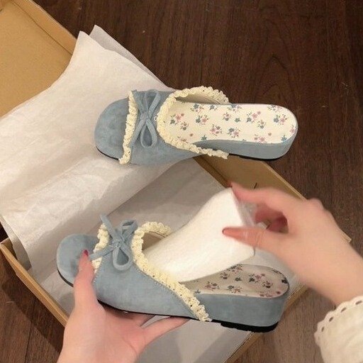 Beautiful French-Style Bow Lace Sandals for Women, Summer 2026 New Model, Suitable for Wearing with Skirts, Thick-Soled Slip-On Sandals