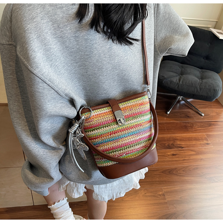 A trendy and fashionable straw-woven phone bag for women in the summer of 2025, a Korean version of a niche and simple crossbody bag undefined