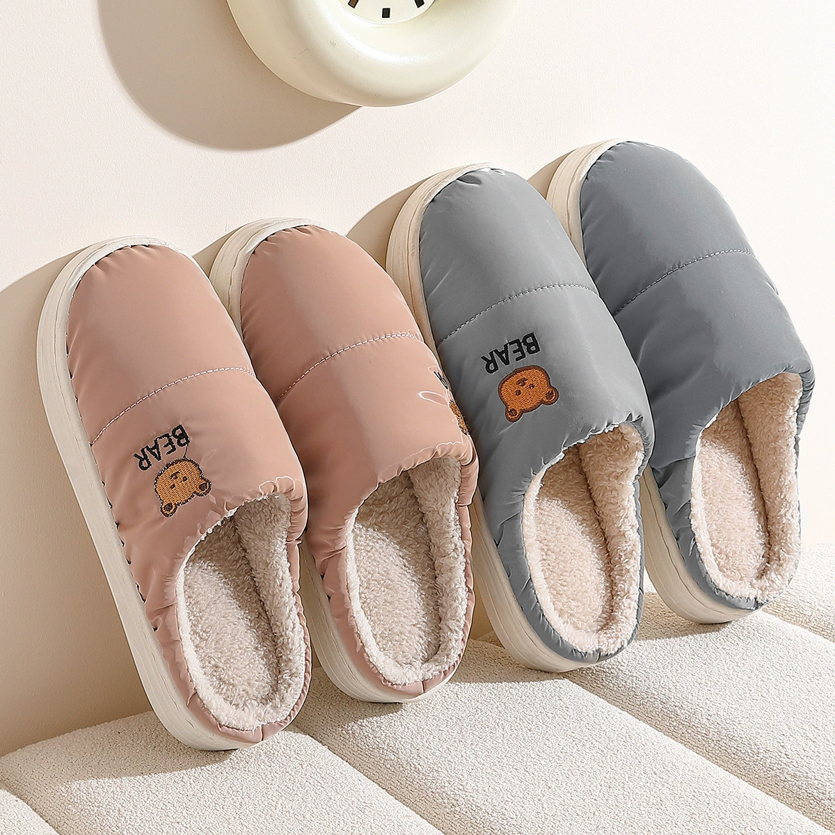 Пуховые хлопчатобумажные тапочки женские осенние и зимние комнатные водонепроницаемые хлопчатобумажные противоскользящие домашние тапочки мужские зимние оптом
