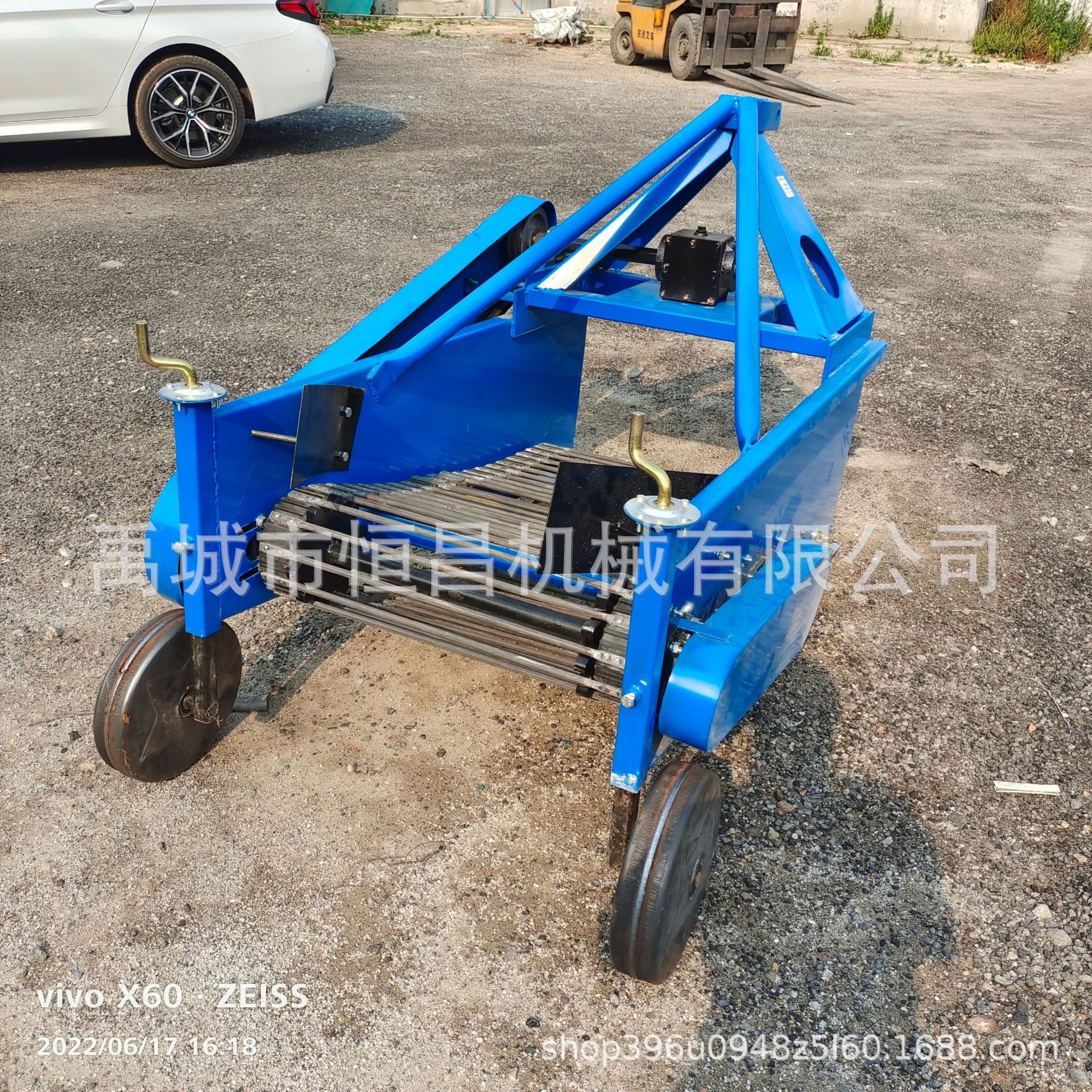 山区丘陵地区洋芋收货机 四轮三点悬挂式