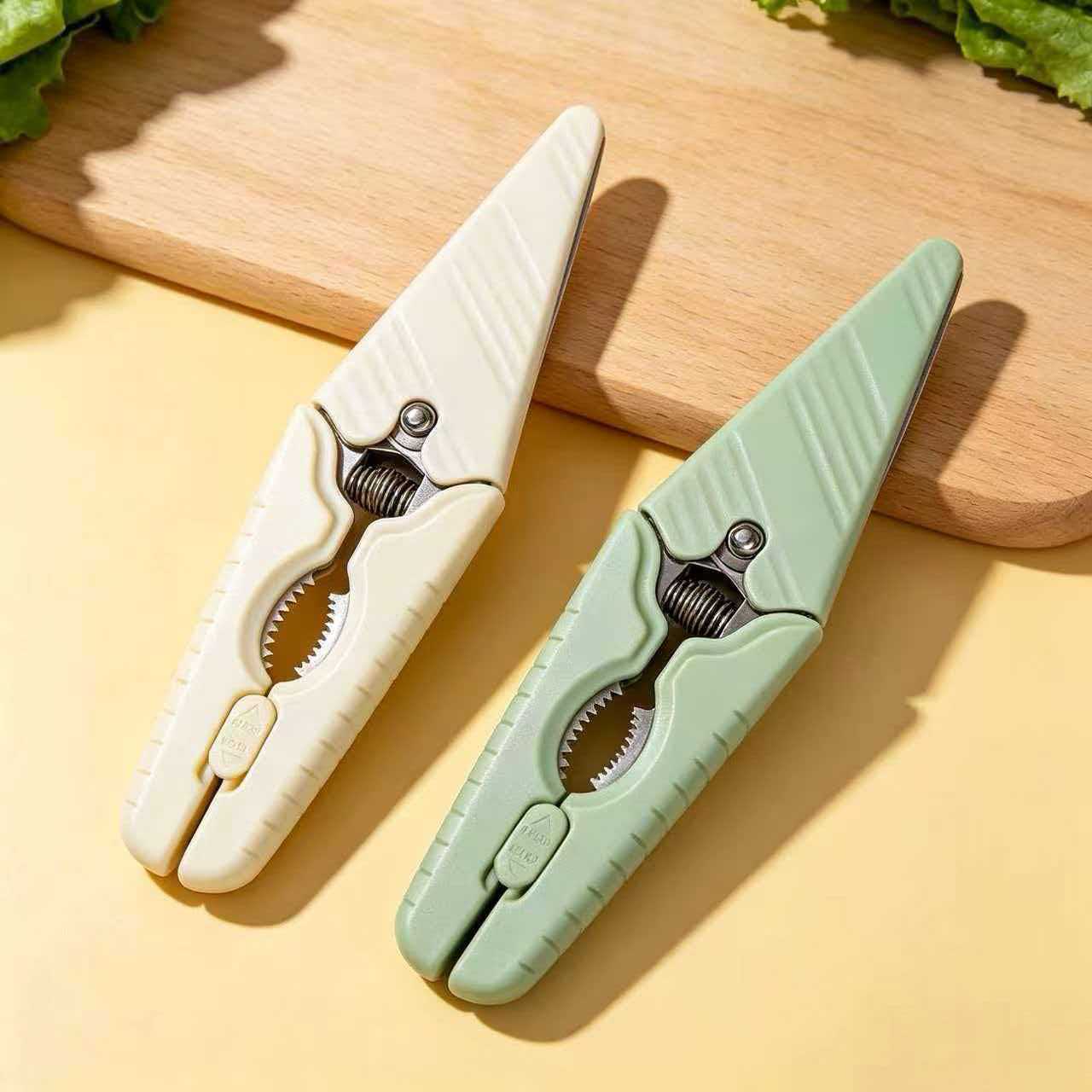 Tijeras de Cocina Multifuncionales de Acero Inoxidable con Absorción Magnética image 1