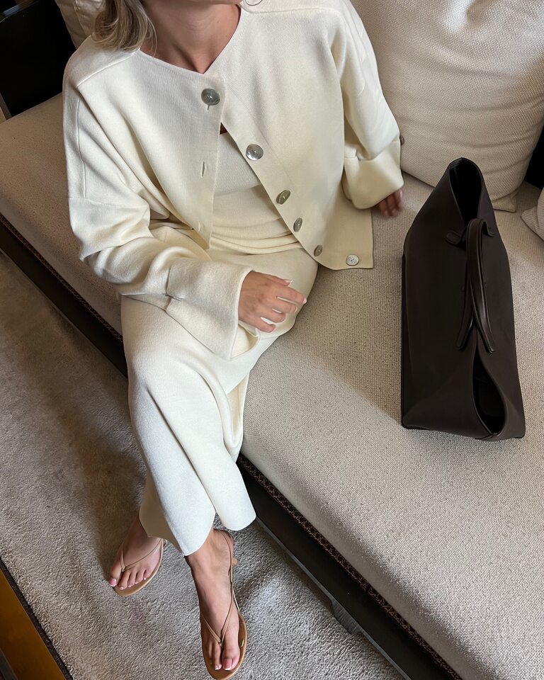 Set 3 món nữ gồm áo cardigan dệt kim dài tay, áo hai dây và chân váy dài — Bộ 3 chiếc màu hồng, Bộ 3 món màu nâu, Bộ 3 món mơ chi tiết 41