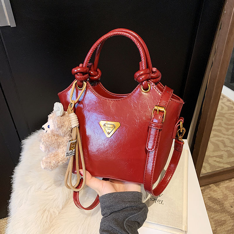 Bolsa de cubo de moda coreana retro primavera y verano nueva moda bolso de hombro de estilo de moda para trabajar textura personalidad mochila