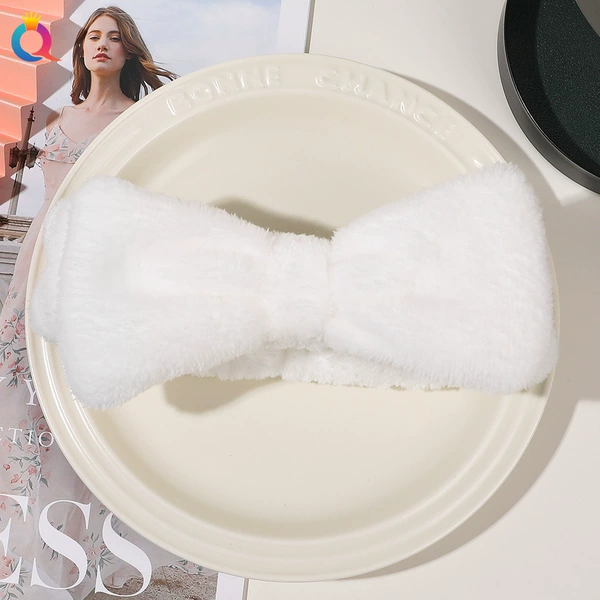 Solid color hairgrip with bow, white headband