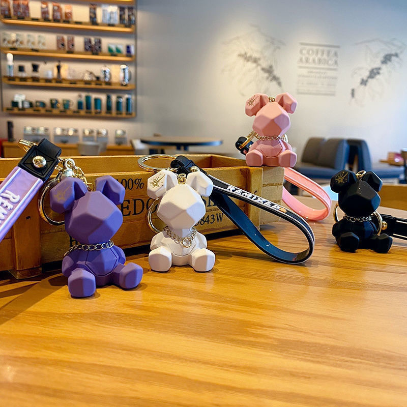 Portachiavi per auto con zaino e macchina a forma di coniglio in resina, con artiglio, ciondolo di celebrità di Internet_voghion.com