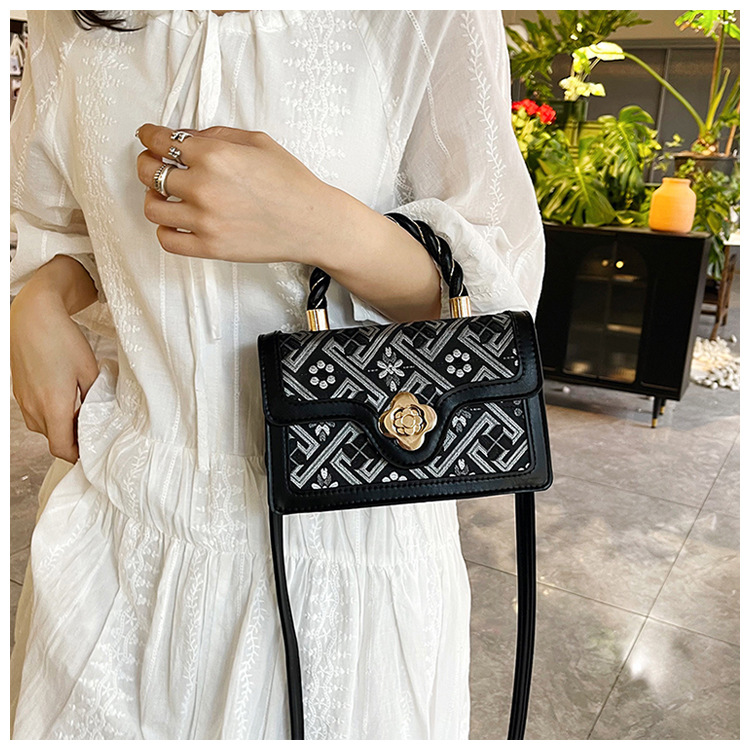 Korean style fresh 2025 Spring/Summer trendy and fashionable crossbody handbag for women, single-shoulder light luxury chanel-style bag undefined