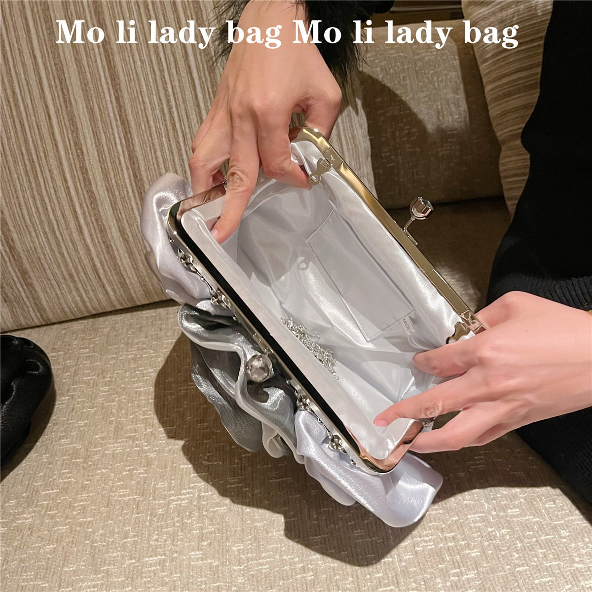 270g Weight Polyester Lining Material Open Closure Type Top Handle Strap Type Evening Bag Bags Type Daily, Street, Shopping Occasion Silk Material Flower Pattern All Seasons Season Women's Gender Elegant, Streetwear Style Square Shape Small Size Red Purple Silver Silk Flower Square Evening Bags 3
