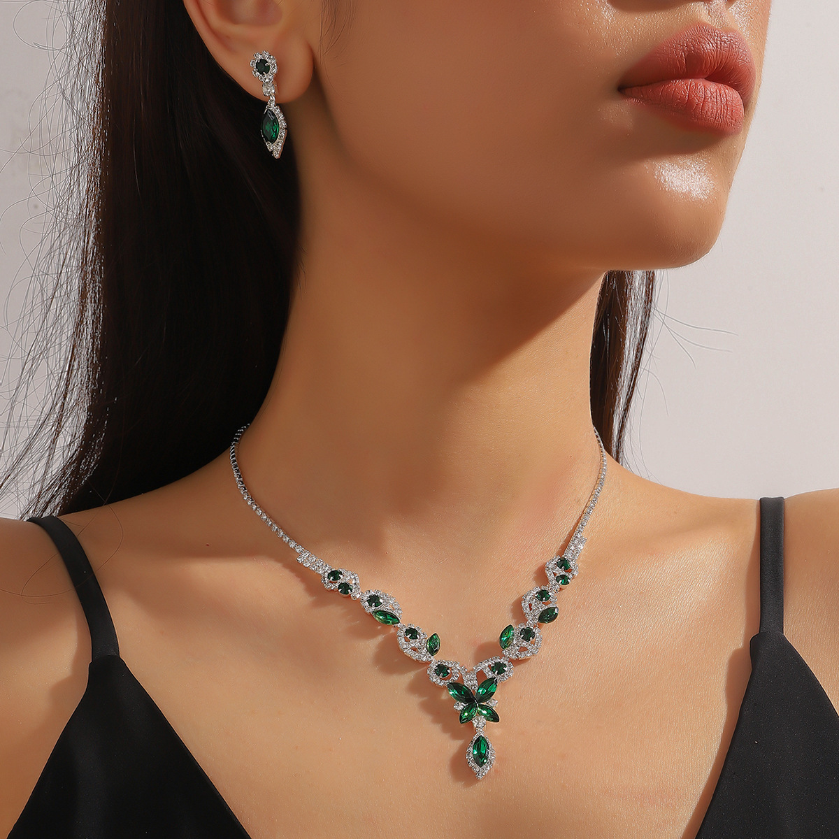 collana donna rete rosso zircone nicchia versatile orecchini ciondolo set metallo clavicola catena fabbrica_voghion.com