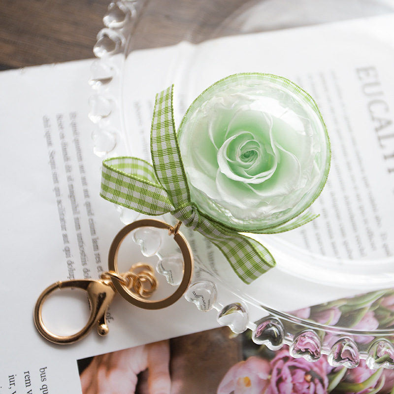 Llavero de flor eterna al por mayor colgante terminado ramo de flores secas Caja de regalo de San Valentín regalo de mano de novias regalo de bendición
