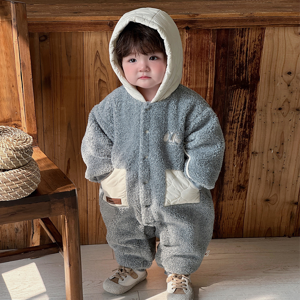 2024 nueva versión de ropa para niños coreanos ropa de invierno para bebés mampara acolchada bebé lindo súper lindo y grueso mono cálido