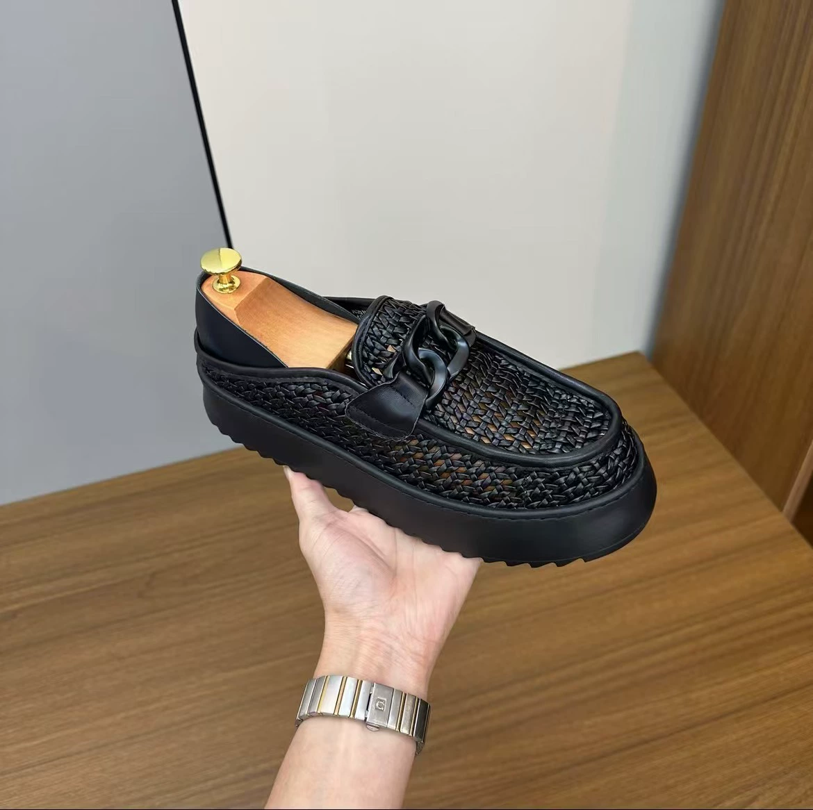 Новые мужские сандалии из тканой сетки, повседневная и удобная мужская обувь, красивая, модная, элитная, в европейском стиле и с индивидуальностью.